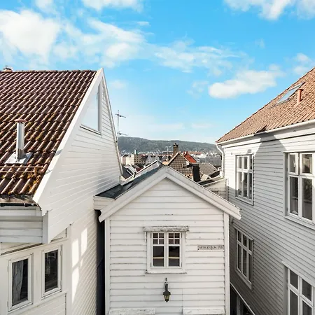 Bryggen Historical Townhouse I Rooftop Views! *