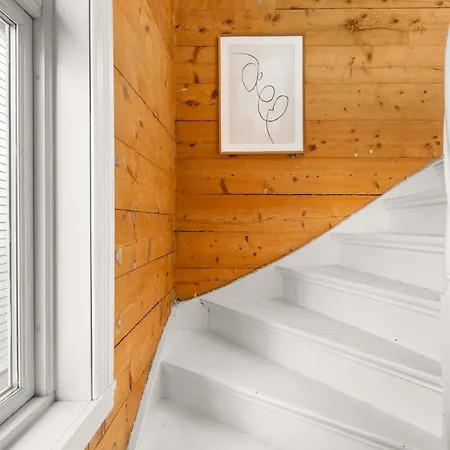 Bryggen Historical Townhouse I Rooftop Views! 아파트