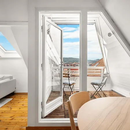 Bryggen Historical Townhouse I Rooftop Views! Apartmán